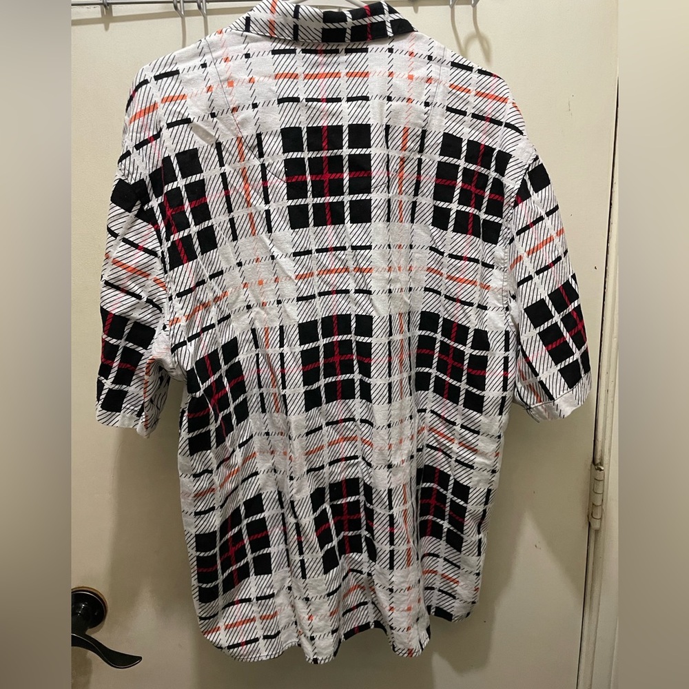 XL Button Up - Picture 2 of 3